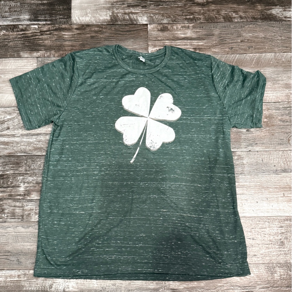 St Patrick Green shamrock Tee Size L